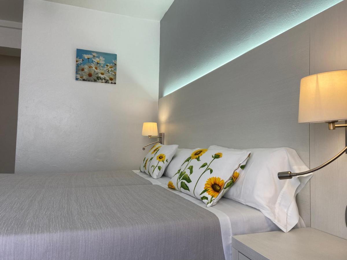 Hostal Pitiusa อิบิซาทาวน์ ภายนอก รูปภาพ
