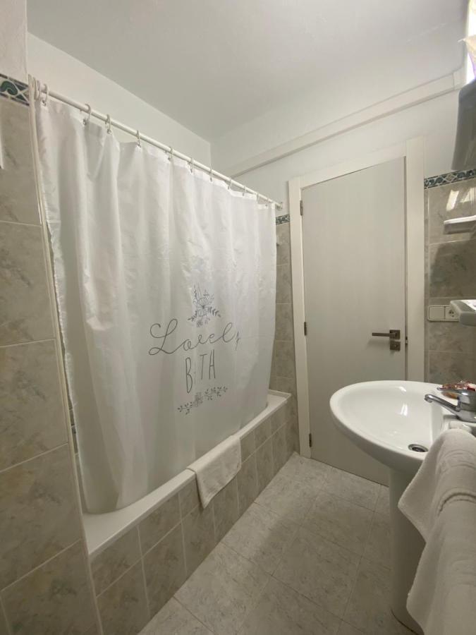 Hostal Pitiusa อิบิซาทาวน์ ภายนอก รูปภาพ
