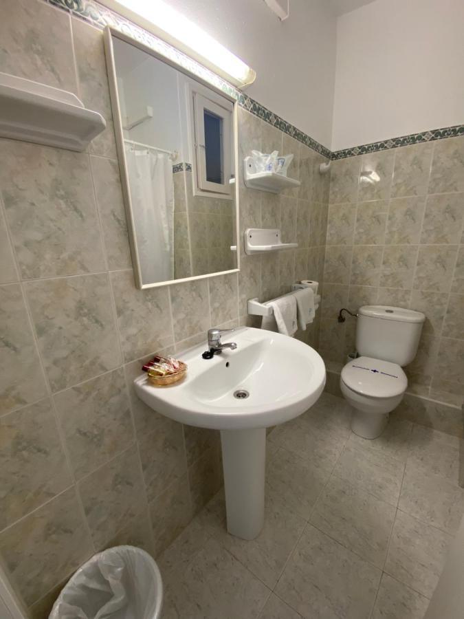 Hostal Pitiusa อิบิซาทาวน์ ภายนอก รูปภาพ