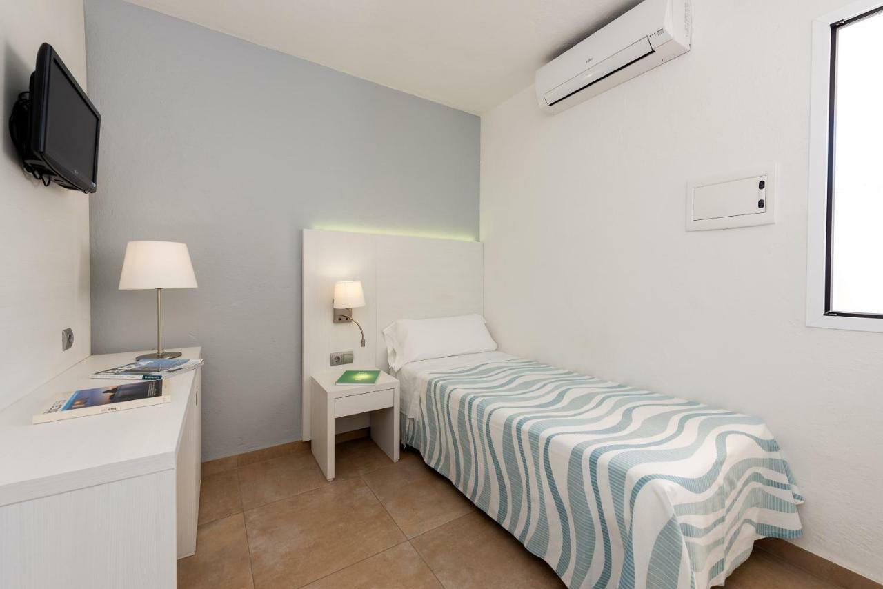 Hostal Pitiusa อิบิซาทาวน์ ภายนอก รูปภาพ